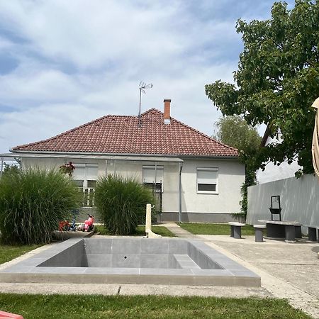 Pandora Pool Apartman Hajduszoboszlo Luaran gambar