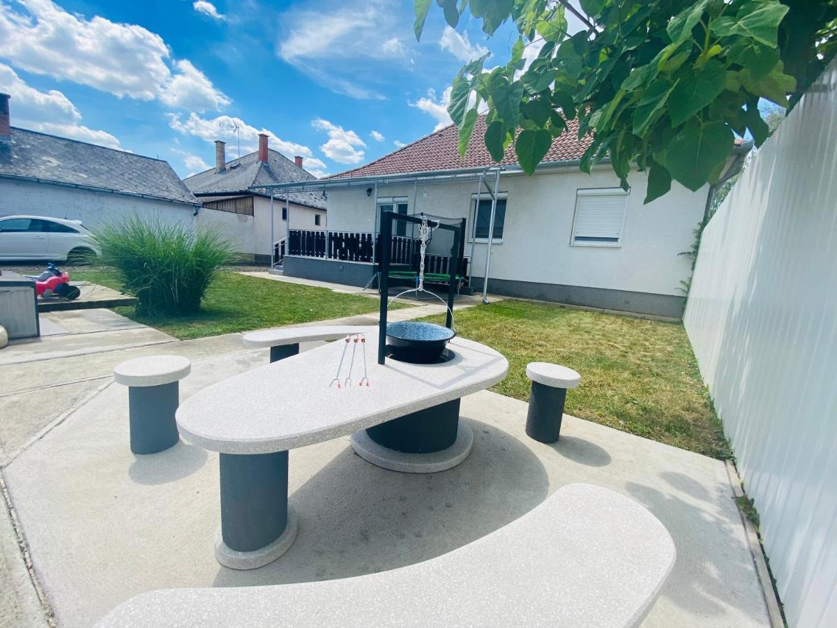 Pandora Pool Apartman Hajduszoboszlo Luaran gambar