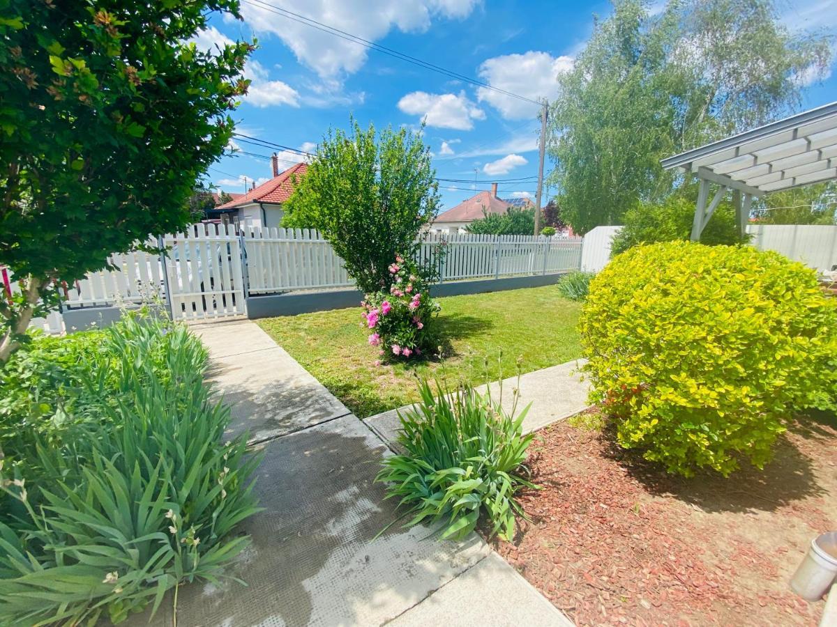 Pandora Pool Apartman Hajduszoboszlo Luaran gambar