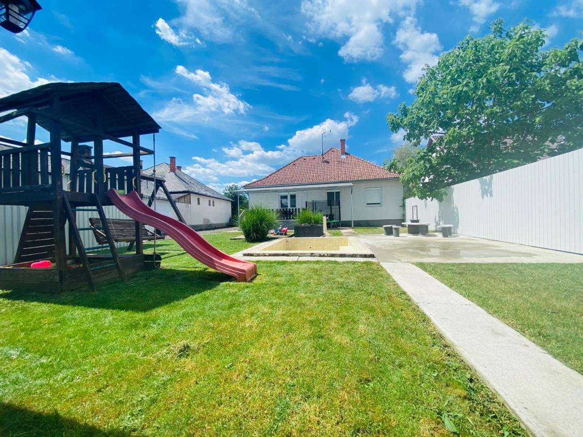 Pandora Pool Apartman Hajduszoboszlo Luaran gambar