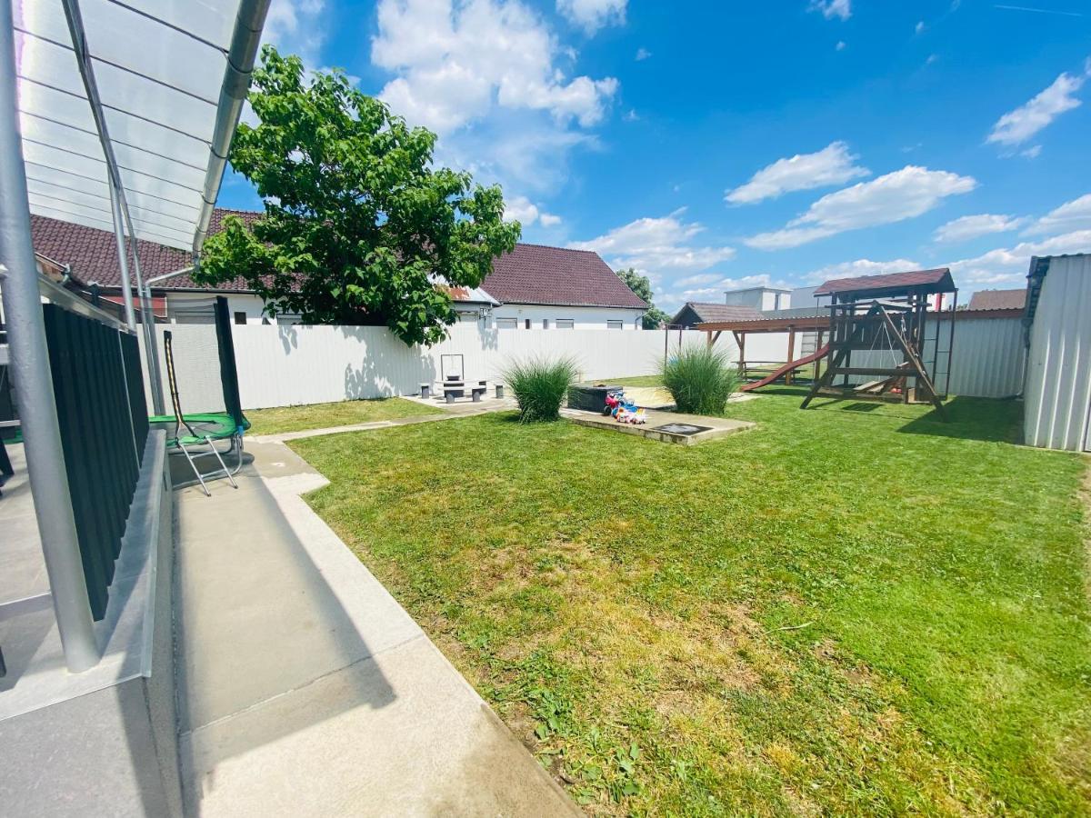 Pandora Pool Apartman Hajduszoboszlo Luaran gambar