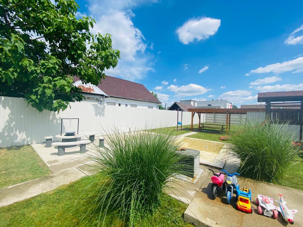 Pandora Pool Apartman Hajduszoboszlo Luaran gambar