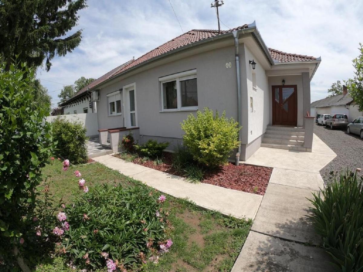 Pandora Pool Apartman Hajduszoboszlo Luaran gambar